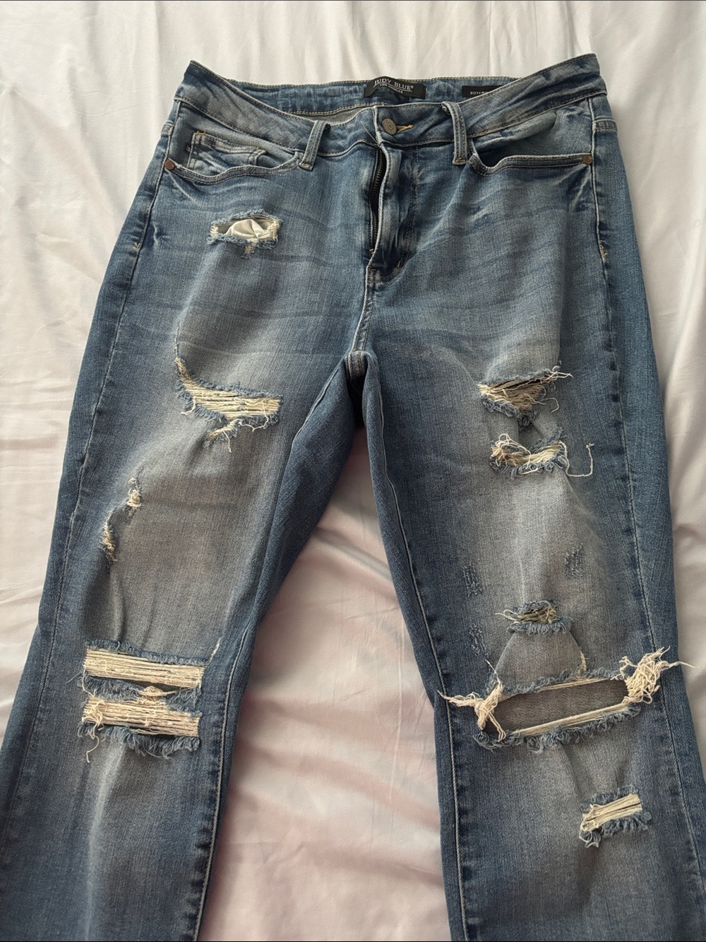 Women's Distressed Skinny Jeans in Faded Blue